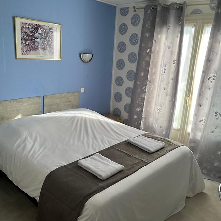 Hotel Le Lyon Vert Commentry Eksteriør billede