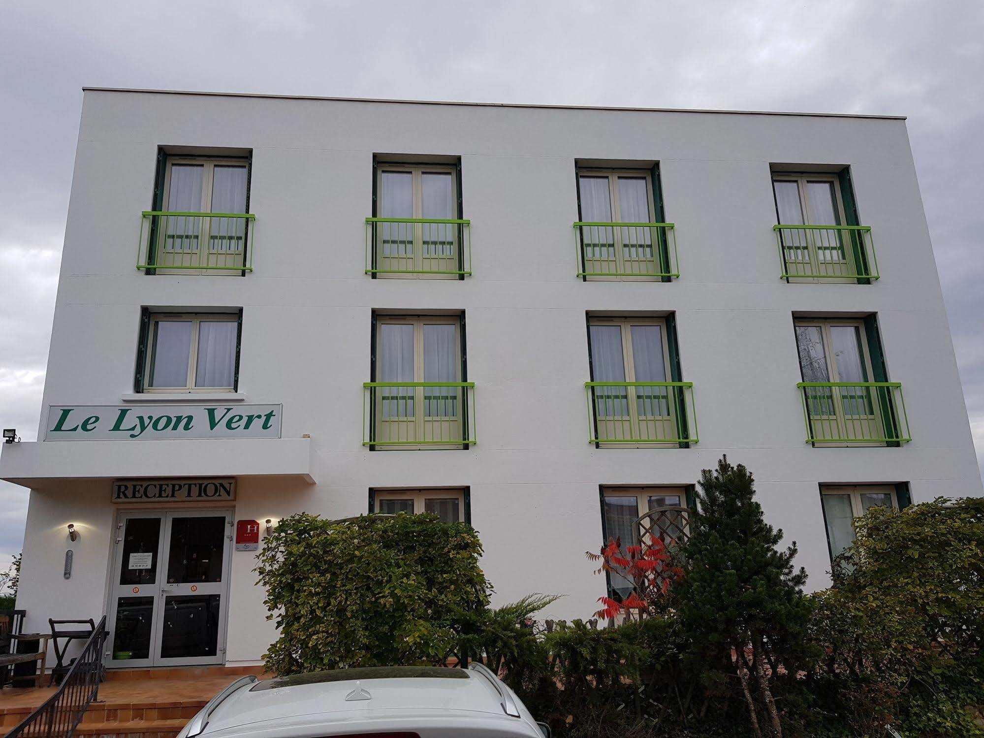 Hotel Le Lyon Vert Commentry Eksteriør billede